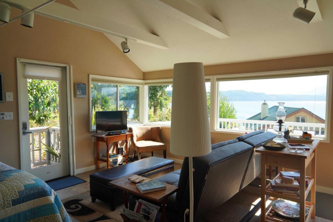 Idyllic Waterfront Cottage With Beach And Sunset Views Порт-Таунсенд Экстерьер фото